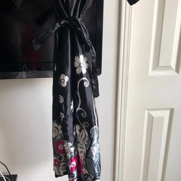 Silky Black Floral Satin Kimono Robe with Pink Accents - Picture 2 of 10
